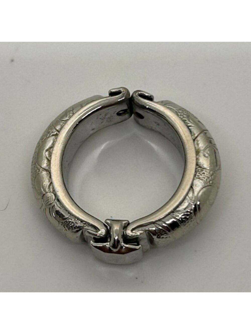 Silver Tone Snap Hoop Earrings 1990s Etched Floral Pattern Hinged Huggie Vintage - Picture 8 of 10